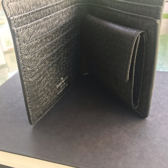 Louis Vuitton Men’s Wallet - Picture 5 of 6